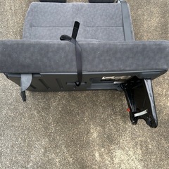 グレー 2人掛けシート ヘッドレスト付きの画像