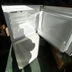 シャープ１３５L　２ドア冷蔵庫　SJ-14C　白色の画像