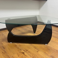 ガラスのテーブルの画像