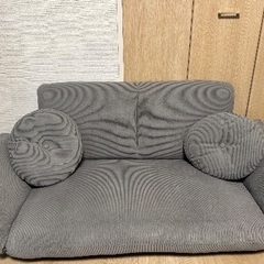 グレー ローソファ 2人掛け クッション付きの画像