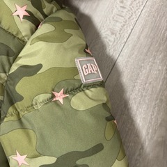 GAP 中綿ダウンジャケット　カモフラージュ 星柄 アウター
の画像