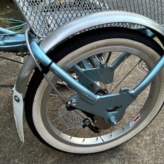 大人用三輪自転車の画像