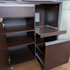 キッチンカウンター・収納キャビネット・食器棚の画像