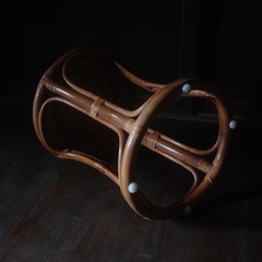 ラタンスツールの画像