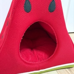 【あげます】ペットハウス  スイカ型 ペットベッド キャットハウスの画像