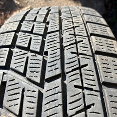 ヨコハマタイヤ　スタッドレス4本セット
の画像