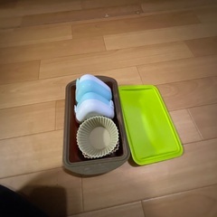 木の小さな皿、キッチン道具立ての画像