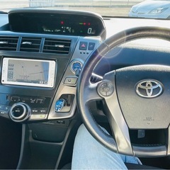 プリウスαの画像