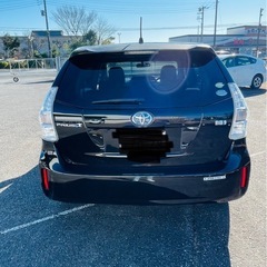 プリウスαの画像