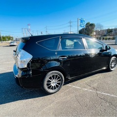 プリウスαの画像