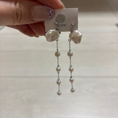 シルバー　パールのイヤリングの画像