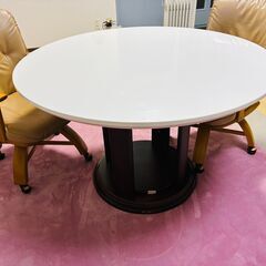 【引越し処分】ダイニングテーブル＋チェア（回転イス）2脚セット 丸テーブル 　大人数　ボードゲームの画像