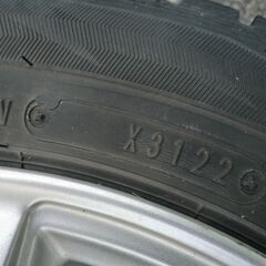 【大阪/直接手渡し限定！】冬用スタットレス/ほとんどの軽自動車対応(^^♪/１４インチアルミホイール・４.５Ｊ /ＰＣＤ１００・４本セット！・スタットレスタイヤ２２年（ダンロップ）製ウインターマックス ＷＭ０２・１５５/６５Ｒ１４・６～７分山【中古現状品】の画像