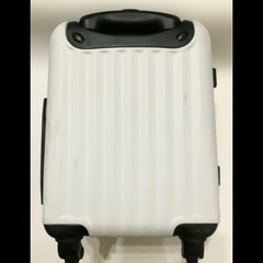 キャリーケース白の画像