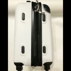 キャリーケース白の画像