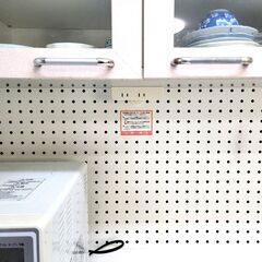 キッチンボード　食器棚の画像