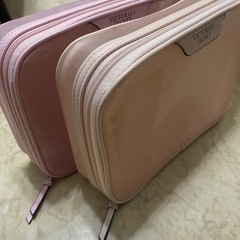 未使用！ヴィクトリアシークレット メイクポーチ2点の画像