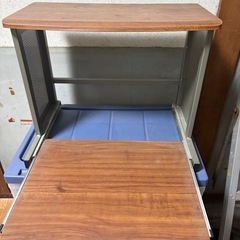 パソコンローデスクの画像