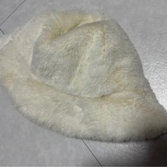 ファーバケットハット ホワイト ふわふわ 帽子の画像