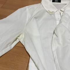 ワイシャツ　襟にビーズ付きの画像