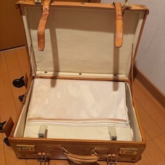 【商談中】【ジャンク品】 レザースーツケースの画像