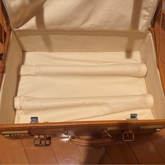 【商談中】【ジャンク品】 レザースーツケースの画像