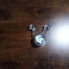 ライトと折りたたみクシの画像