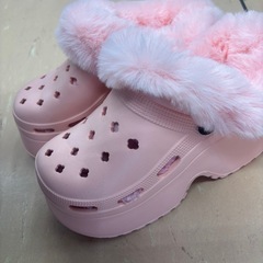 ふわふわのクロックスサンダル Cross の画像