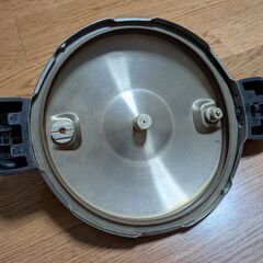 (値下げしました)圧力鍋(3.7リットルの高圧力タイプ)をお譲りしますの画像