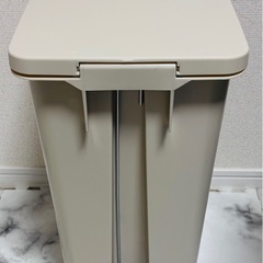 【新品】ペダル式ゴミ箱の画像