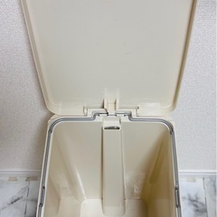 【新品】ペダル式ゴミ箱の画像