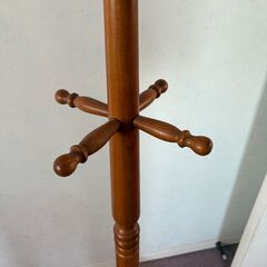 ポールハンガー　濃い木の色　上は回転しますの画像