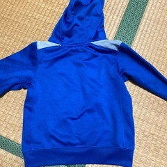 100から110のパーカーの画像