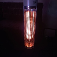 縦型電気ストーブの画像