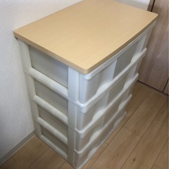 チェスト 4段 タンス 白 収納ボックス 衣装ケース 引き出し 大容量 押入れ プラスチック 収納 ナチュラル 押し入れ 収納ケース 引き出し 収納用品 押入れ収納 衣類収納 シェルフ ラック 木天板 幅55cm 高さ81cm 奥行40cmの画像