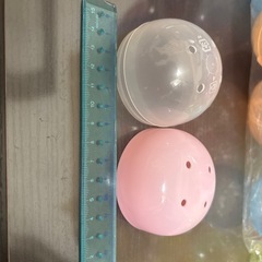 ガチャガチャのカプセルの画像