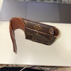VUITTONシガレットケース
の画像