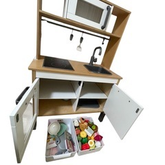 IKEAおままごとキッチン おもちゃ付きの画像