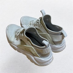 ナイキ エアハラチ ランウルトラ 28cm 白 スニーカー 軽量の画像