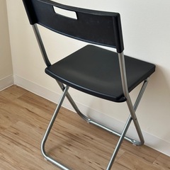 IKEA GUNDE 折り畳みパイプ椅子 ブラックの画像