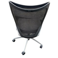 1月5日迄限定出品　オカムラ バロンチェア ブラック JOIFA308の画像