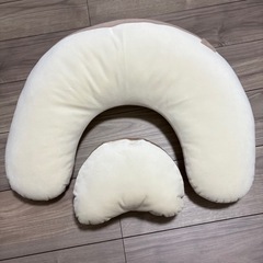 エールべべ　授乳クッションの画像