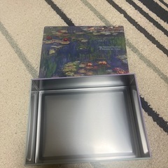 モネの睡蓮のクッキー缶の画像