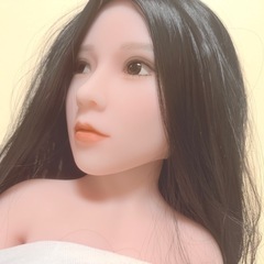 未使用 美品 リアルマネキンヘッド／ドールヘッド 等身大 シリコン 化粧練習用 リアルな造形と金と黒の髪を持つカスタムドールフェイスの画像