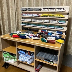 子どもおもちゃ台　プラレール棚の画像