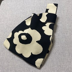 【話し中】⭐️花柄⭐️ニットバック　モノトーン　オシャレハンドバックの画像