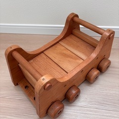 おもちゃ　乗り物　木製の画像