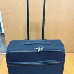 鍵付きスーツケースの画像