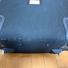 鍵付きスーツケースの画像