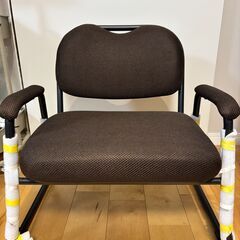 【ほぼ新品】重ねておける肘付らくらくチェア VSC-RHC BR　2脚の画像